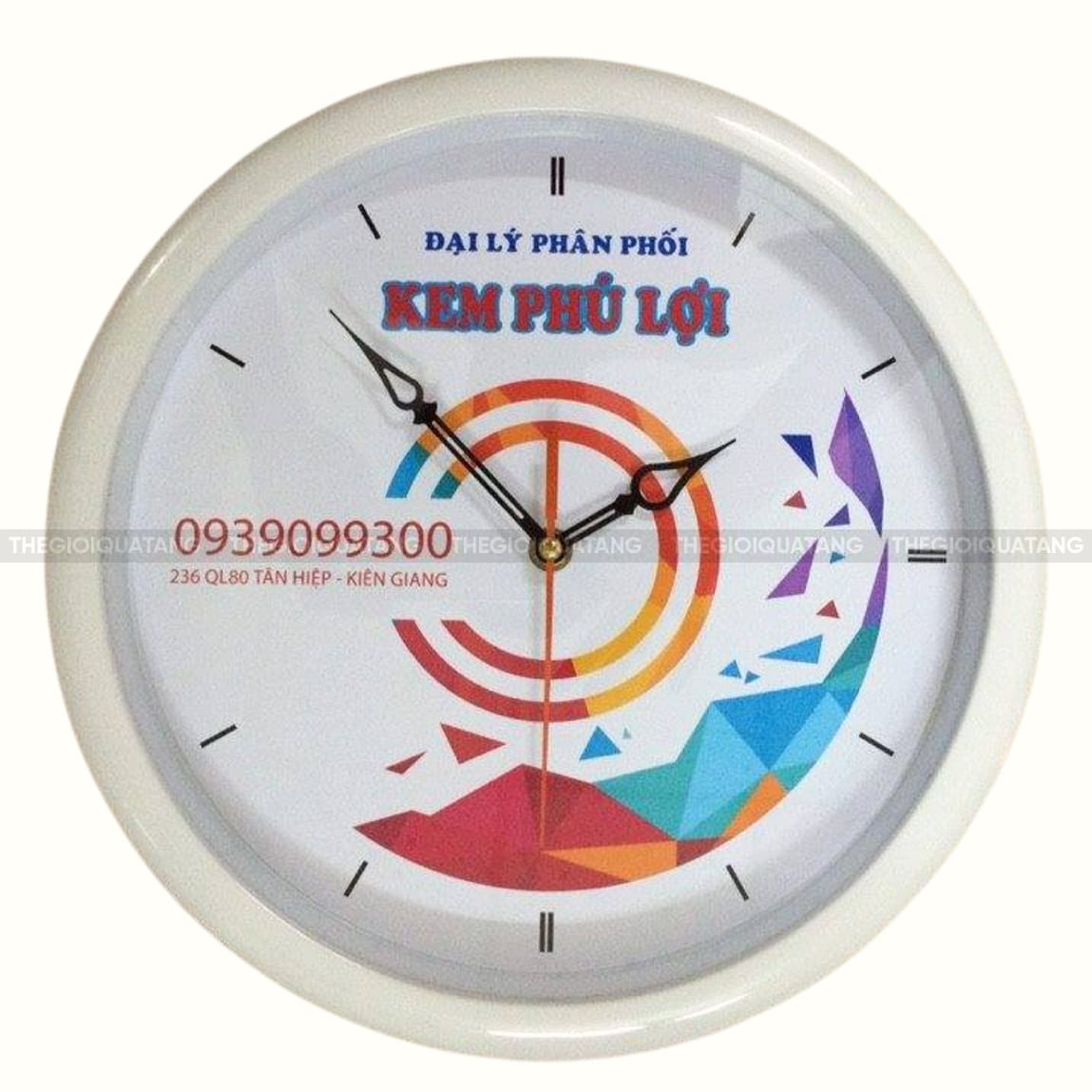 đồng hồ treo tường in logo là gì