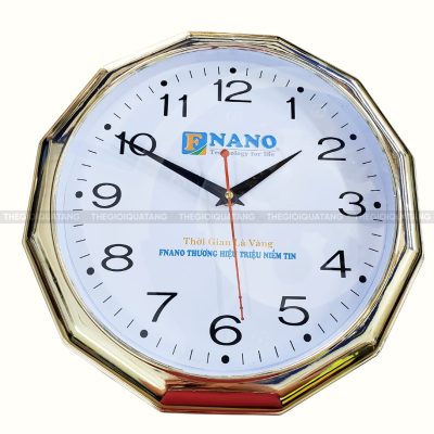 Đồng hồ treo tường khắc logo 2