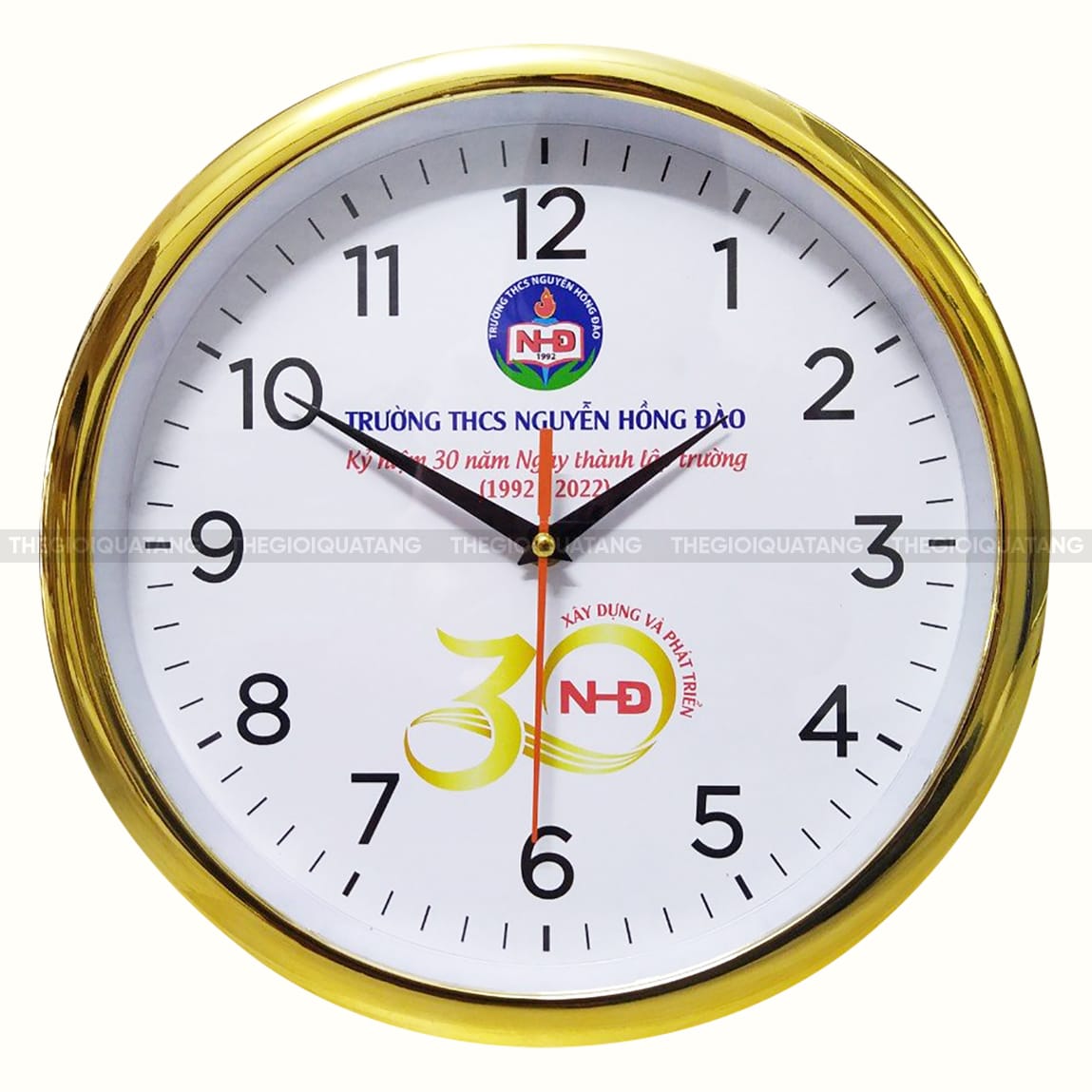 Đồng hồ treo tường phòng khách hiện đại 1