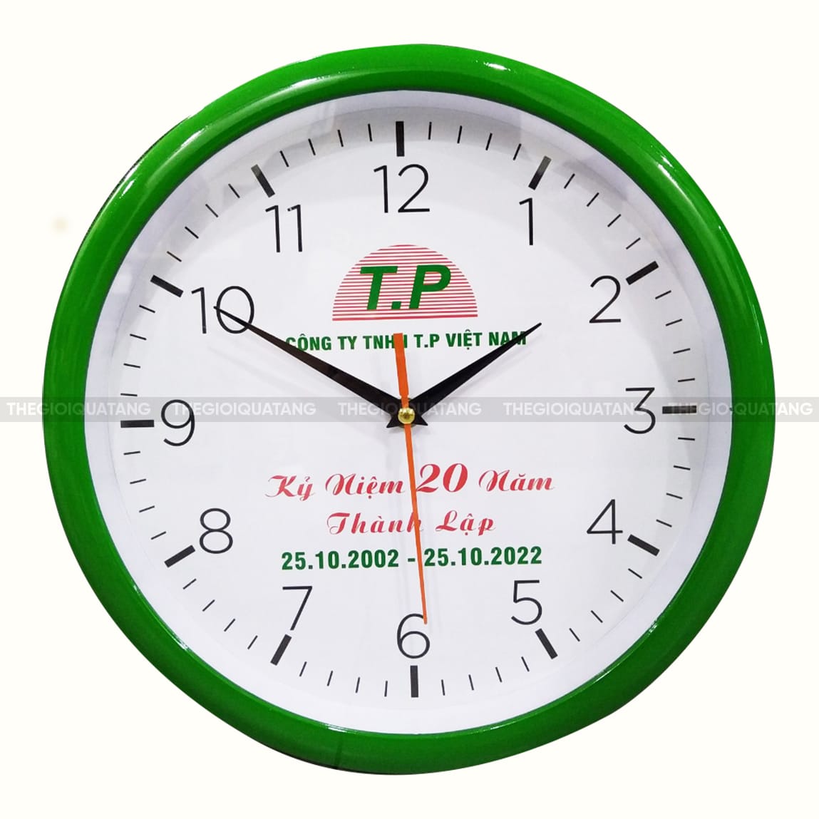 Mẫu đồng hồ treo tường đơn giản mà đẹp 3