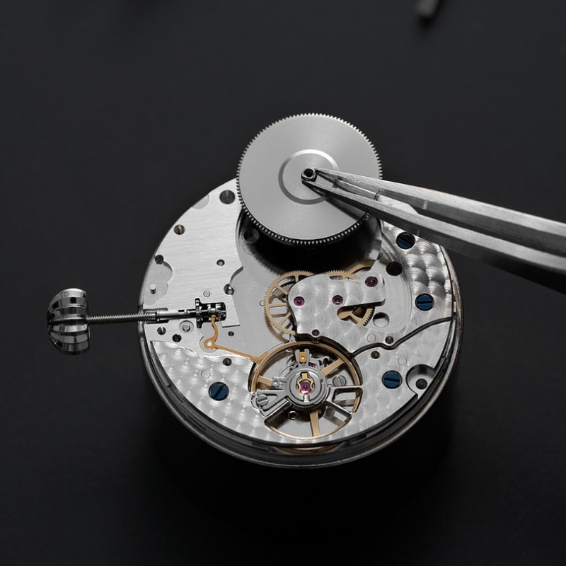 Các bộ phận cơ bản trong cấu tạo của đồng hồ treo tường lên cót 