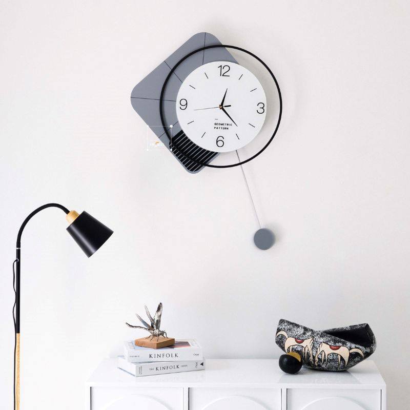  Đồng hồ chất liệu kim loại mang lại vẻ hiện đại, sang trọng