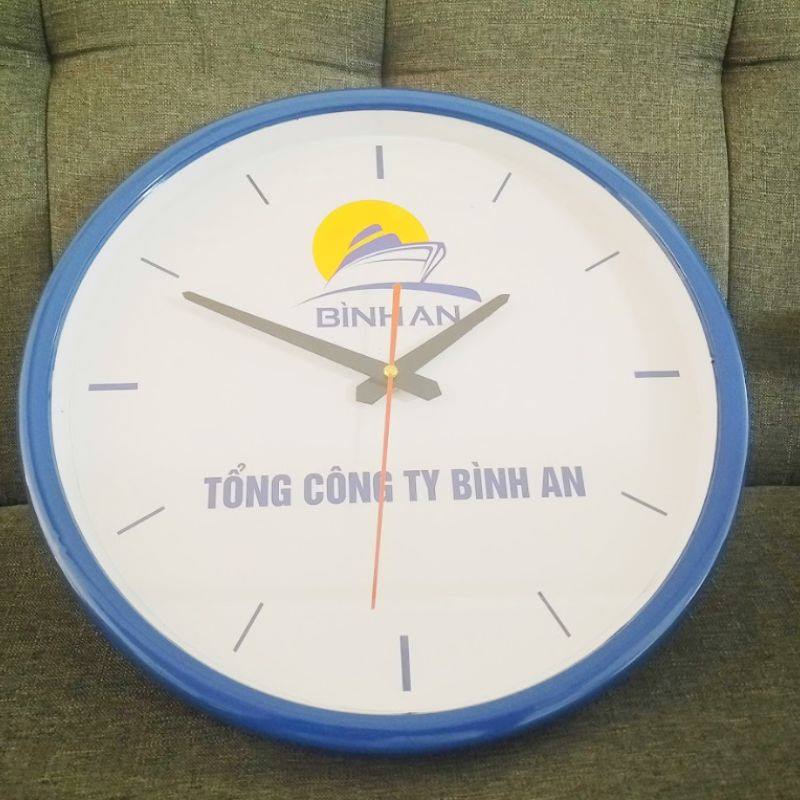 Đồng hồ in logo doanh nghiệp làm quà tặng đối tác ý nghĩa.