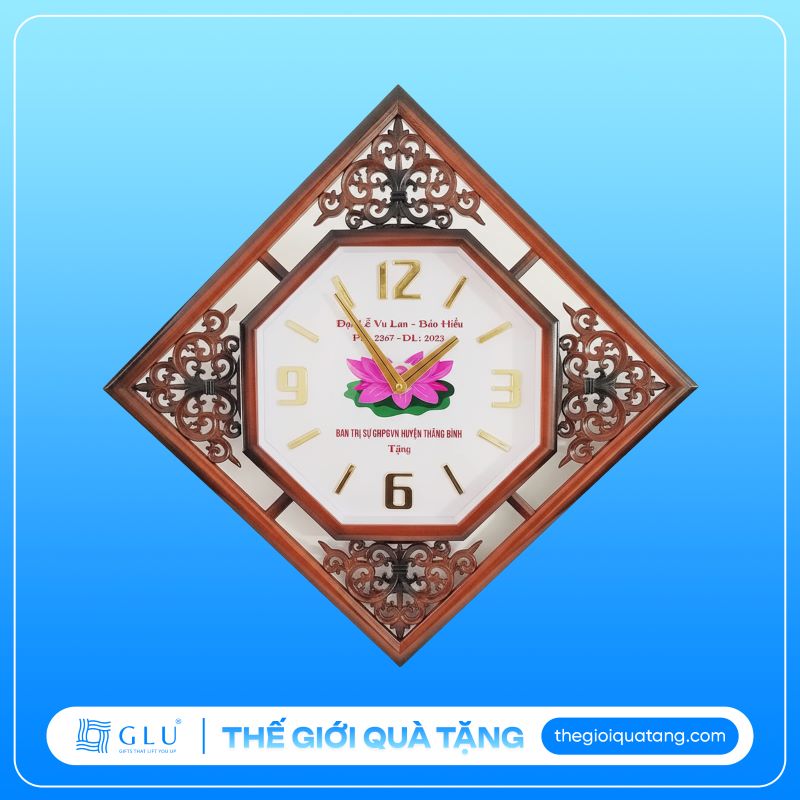 đồng hồ treo tường hình thoi in logo