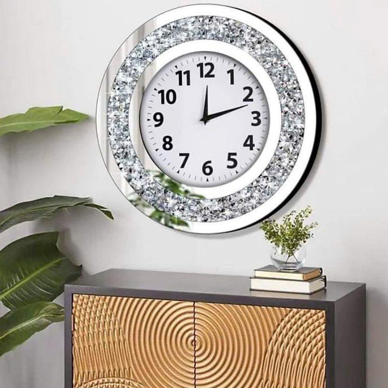 Đồng hồ treo tường kính pha lê sang trọng, nổi bật cho phòng khách