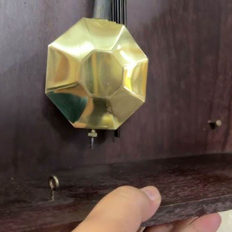 Khắc phục lỗi lệch ngựa giúp quả lắc dao động chính xác