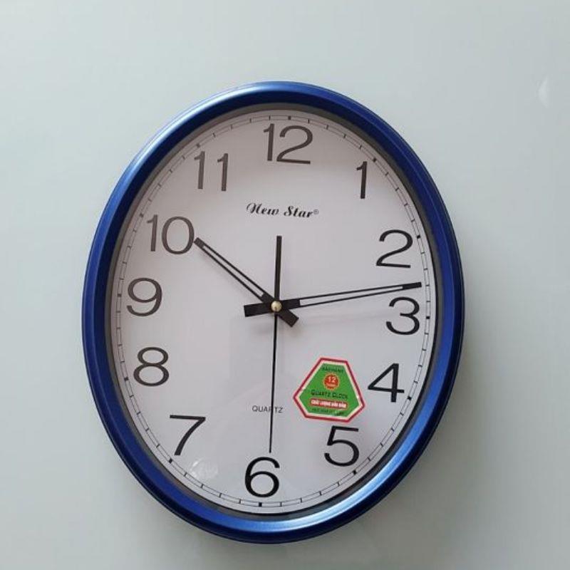 Mẫu đồng hồ treo tường hình ovan mang nét đẹp quý phái