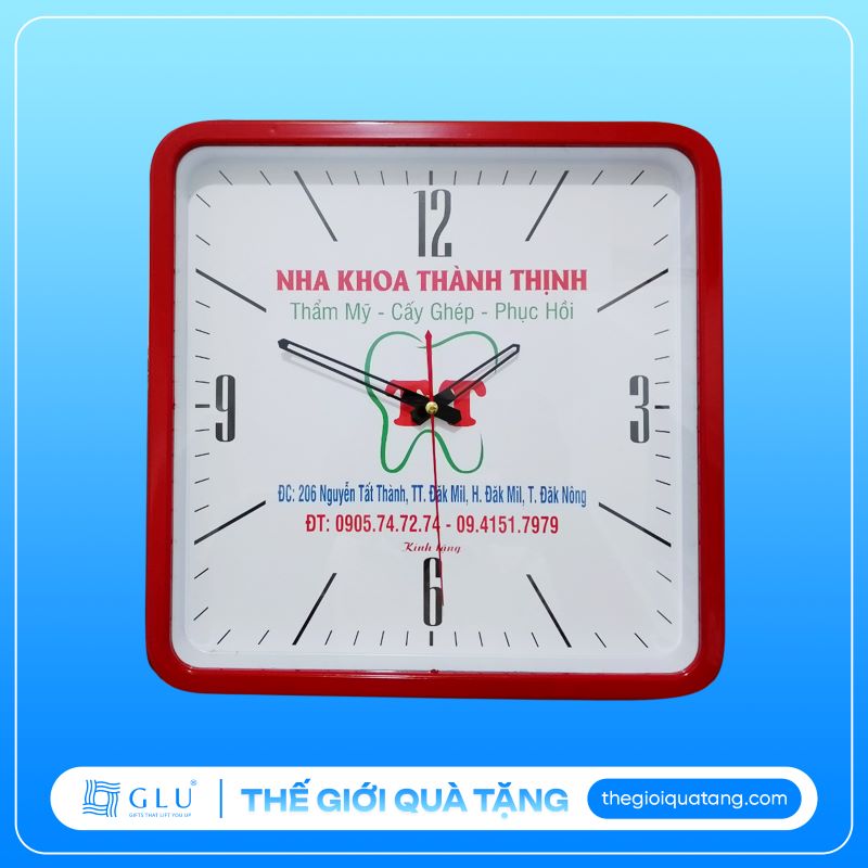 một số mẫu đồng hồ treo tường vuông 4