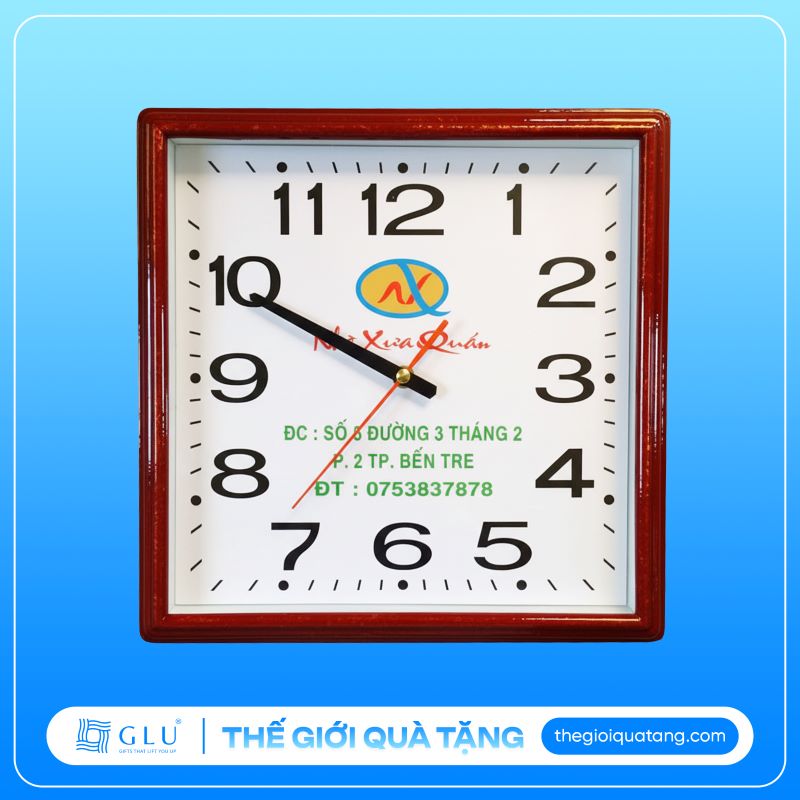 một số mẫu đồng hồ treo tường vuông 6