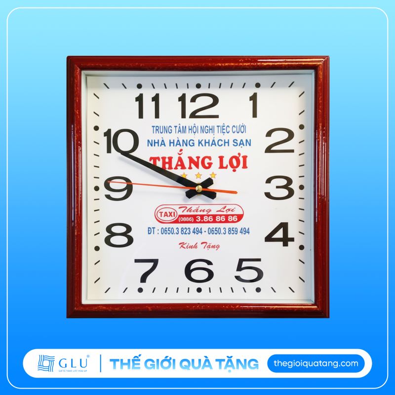 một số mẫu đồng hồ treo tường vuông 7