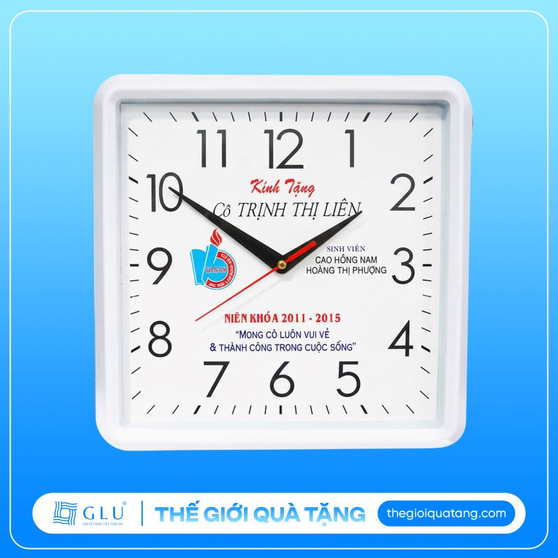 một số mẫu đồng hồ treo tường vuông 8