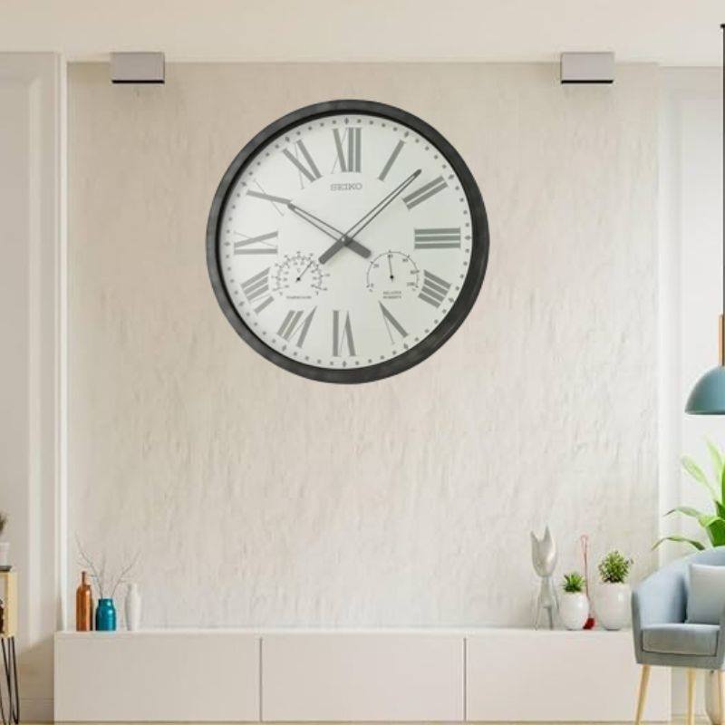 Sai lầm khi treo đồng hồ treo tường ở đối diện cửa ra vào