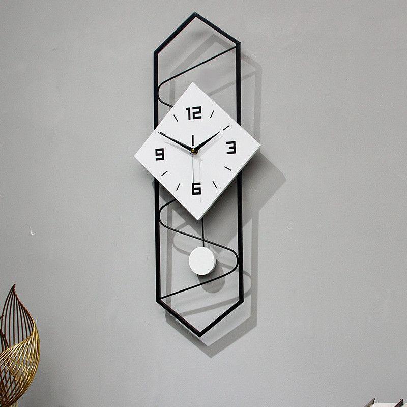 Thiết kế đồng hồ hiện đại, tạo chiều sâu thị giác.