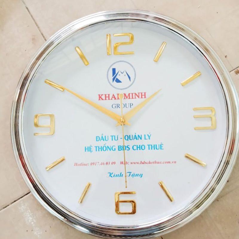 Thiết kế đồng hồ mặt kính cường lực chống trầy xước, sáng bóng đẹp.