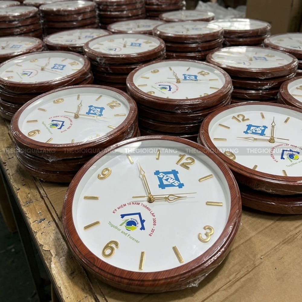Đồng hồ in logo công ty đẹp TPHCM 1