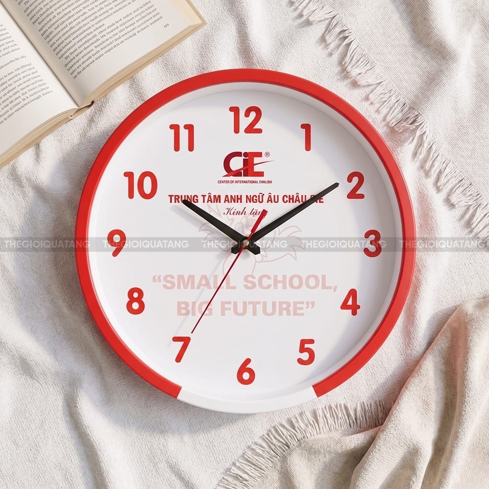 Đồng hồ quảng cáo giá rẻ Trung Tâm Anh Ngữ CIE 3