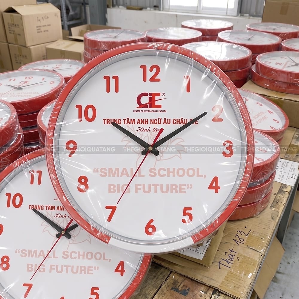 Đồng hồ quảng cáo giá rẻ Trung Tâm Anh Ngữ CIE 4