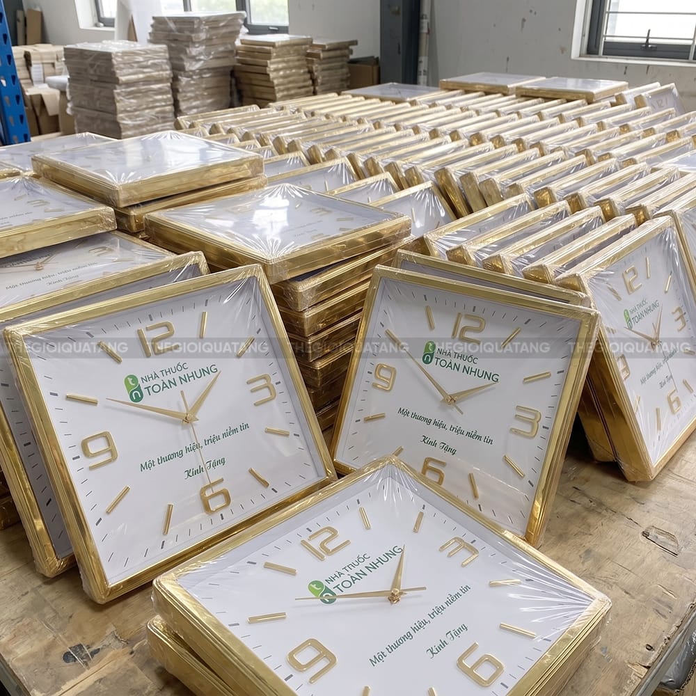 Đồng hồ quảng cáo in logo Nhà Thuốc Toàn Nhung 1