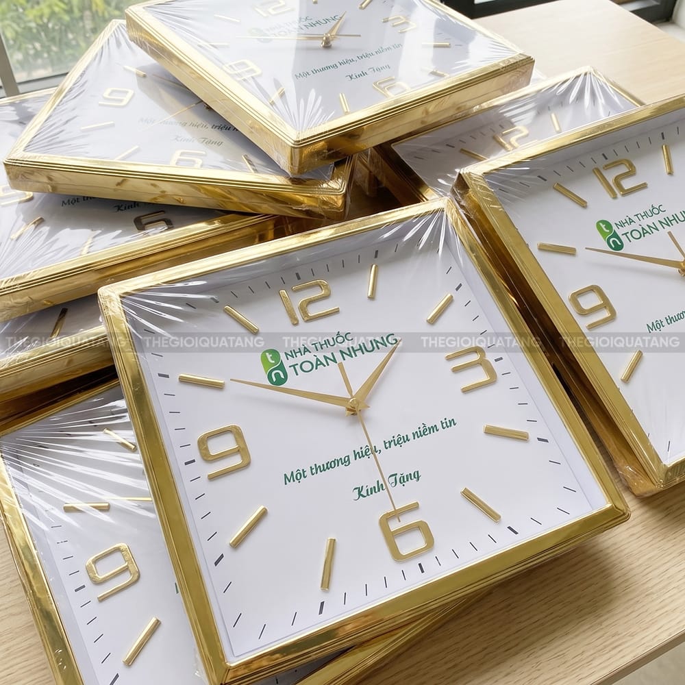 Đồng hồ quảng cáo in logo Nhà Thuốc Toàn Nhung 2