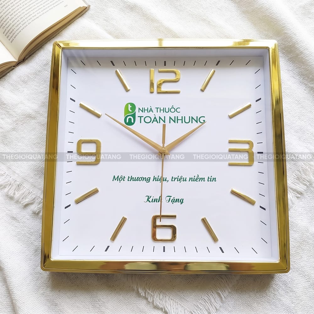 Đồng hồ quảng cáo in logo Nhà Thuốc Toàn Nhung 5