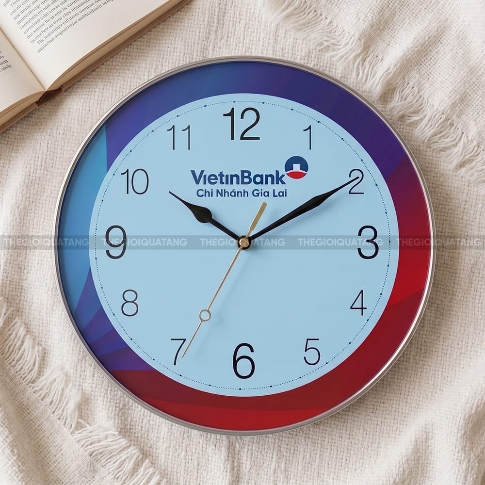 Đồng hồ treo tường hình tròn in logo Ngân Hàng Vietinbank 4