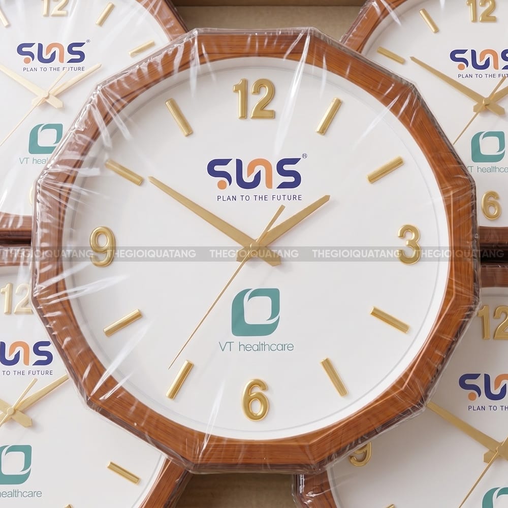 Đồng hồ treo tường in chữ VT Healthcare 6