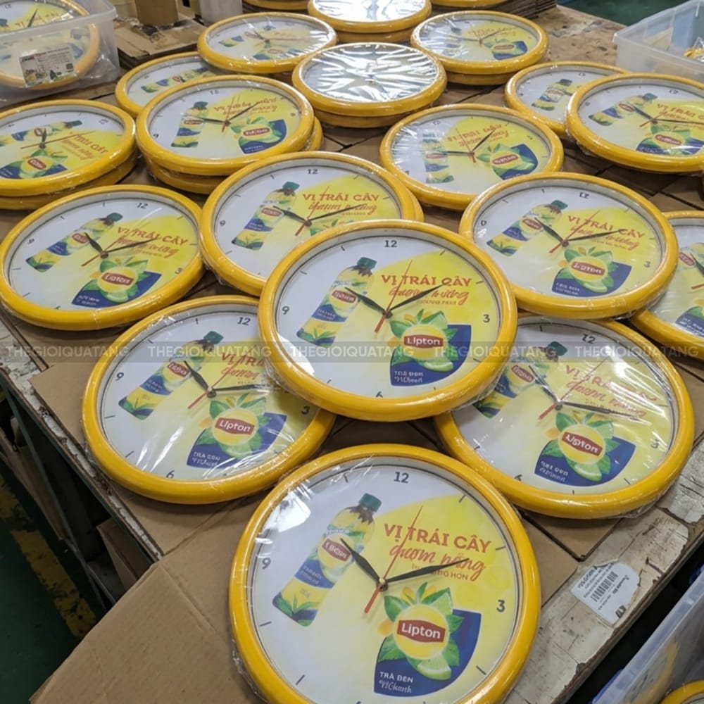 Đồng hồ treo tường in logo công ty Trà Lipton vị trái cây 6