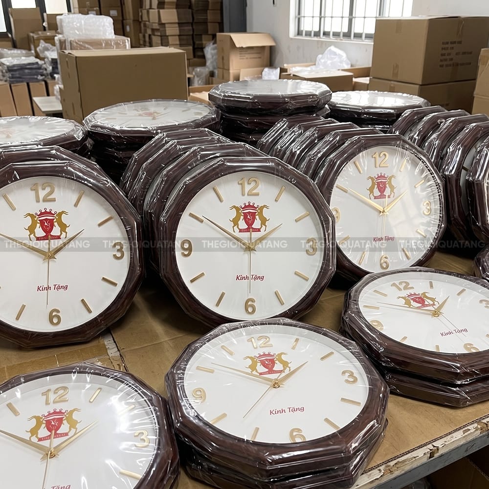 Đồng hồ treo tường in logo doanh nghiệp The Vissai 1