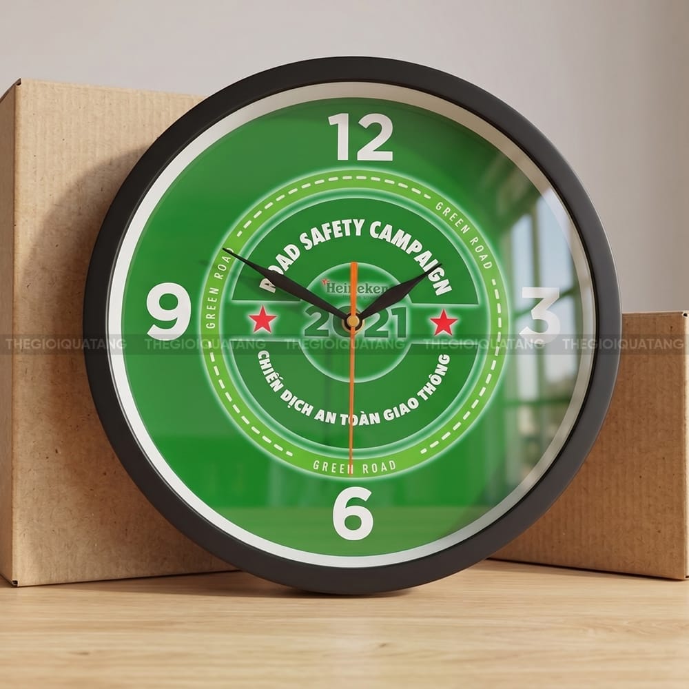 Đồng hồ treo tường in logo quà tặng Heineken 2