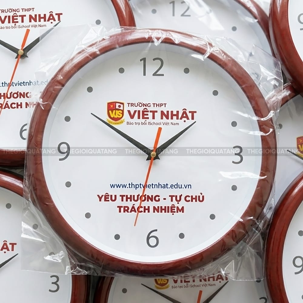 Đồng hồ treo tường in logo Trường THPT Việt Nhật 3