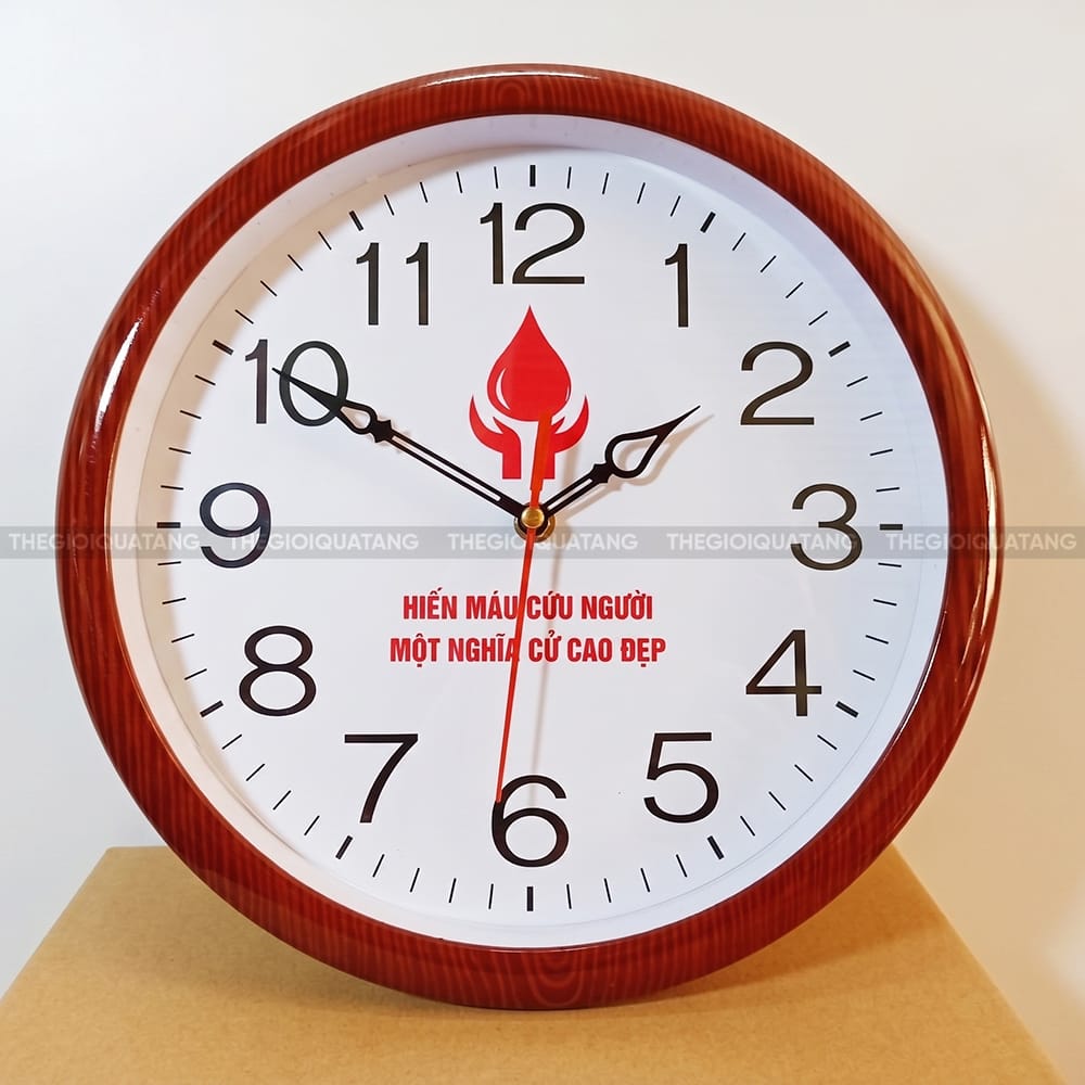 Đồng hồ treo tường quà tặng in logo Hiến Máu Cứu Người Nghĩa Cử Cao Đẹp 4