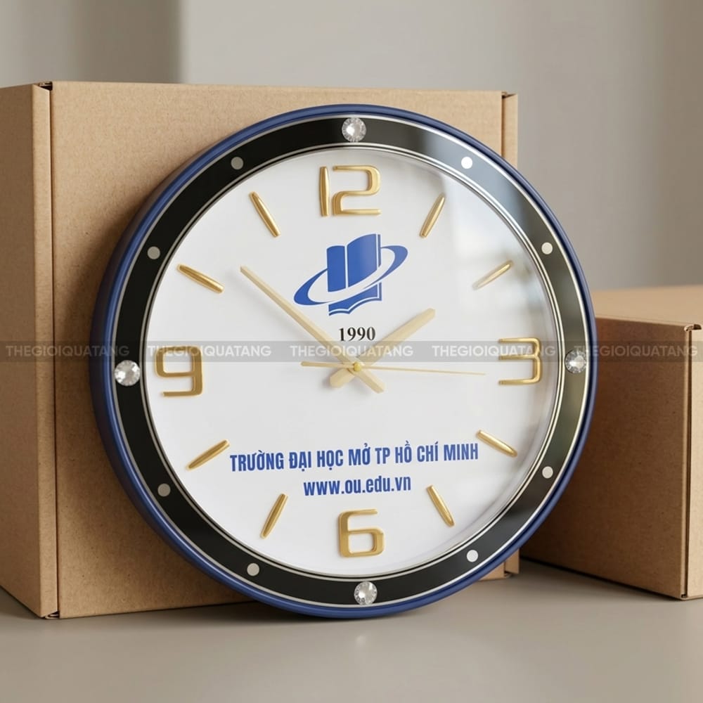 Đồng hồ treo tường quà tặng in logo Trường Đại Học Mở TPHCM 3