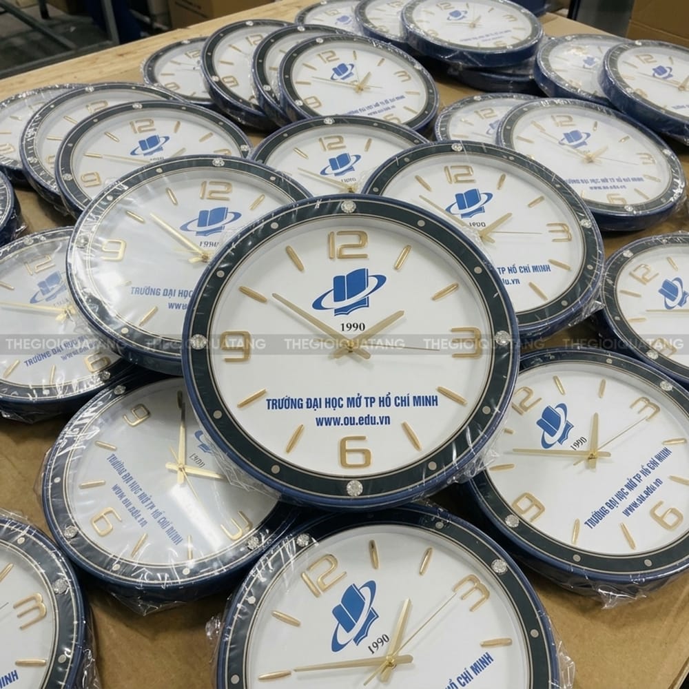Đồng hồ treo tường quà tặng in logo Trường Đại Học Mở TPHCM 6