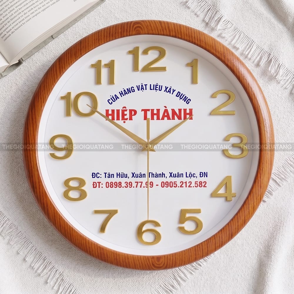 Đồng hồ treo tường quảng cáo logo công ty Cửa Hàng VLXD Hiệp Thành 1