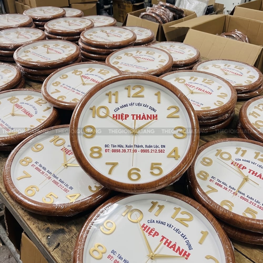 Đồng hồ treo tường quảng cáo logo công ty Cửa Hàng VLXD Hiệp Thành 3