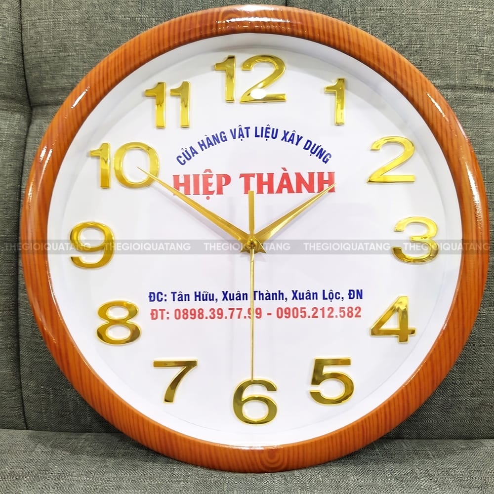 Đồng hồ treo tường quảng cáo in logo công ty Cửa Hàng VLXD Hiệp Thành 4