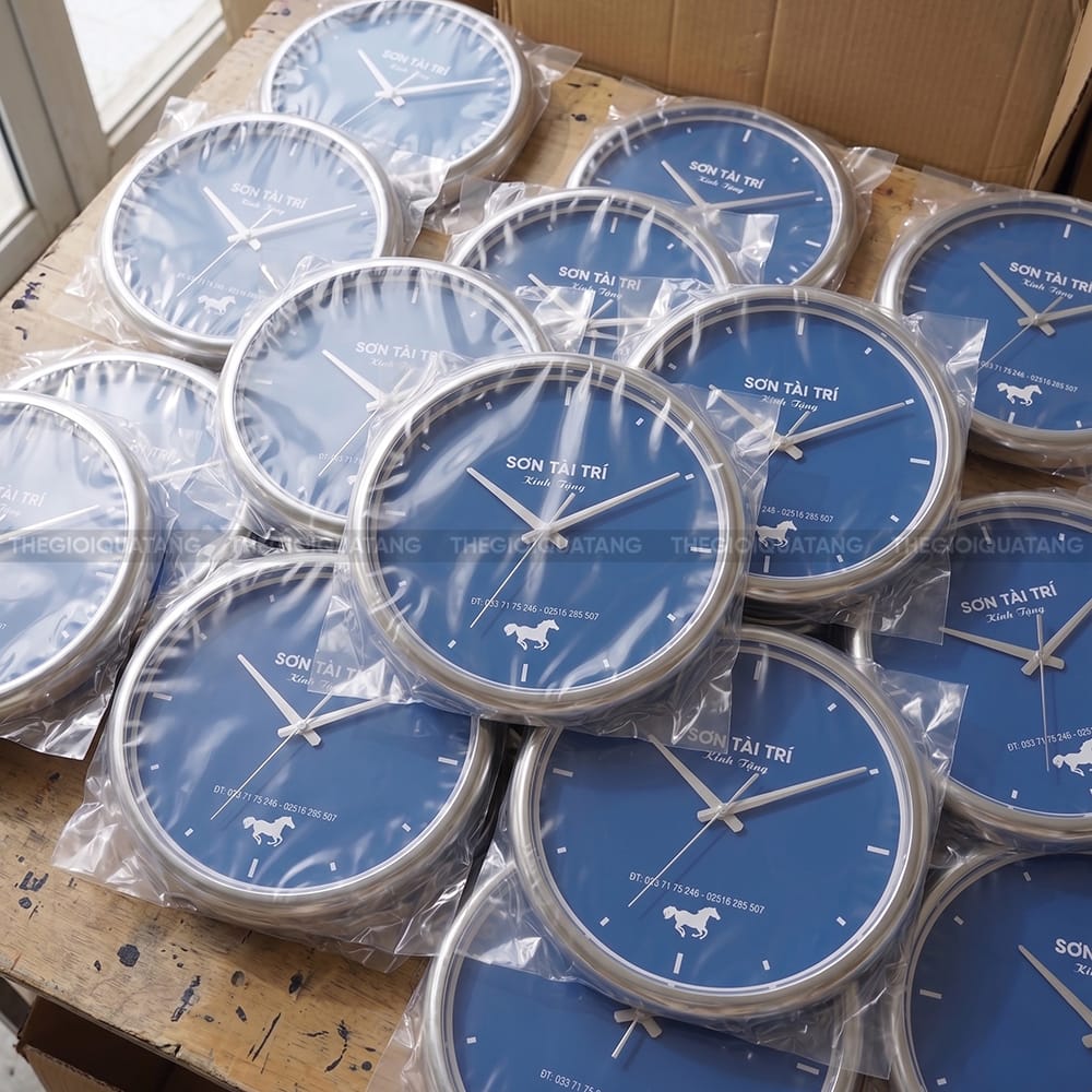 Đồng hồ treo tường quảng cáo in logo Sơn Tài Trí 4