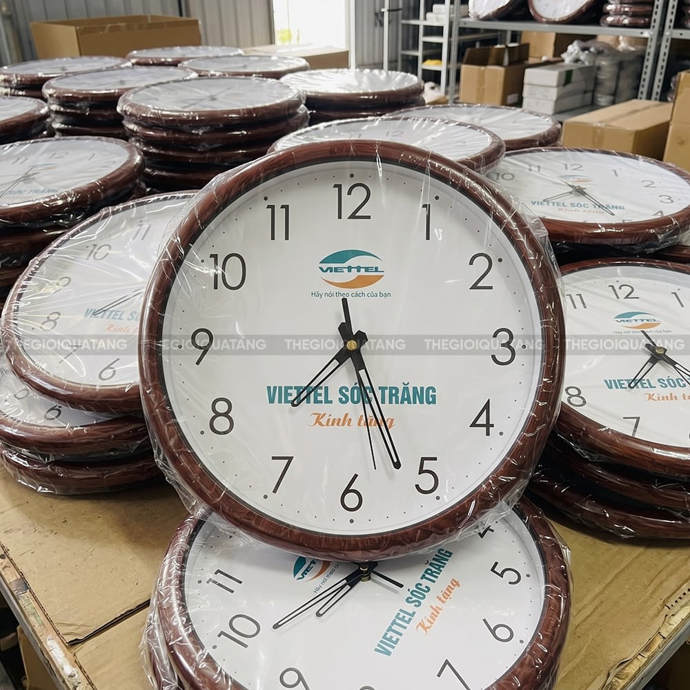 Đồng hồ treo tường quảng cáo in logo Viettel Sóc Trăng 1