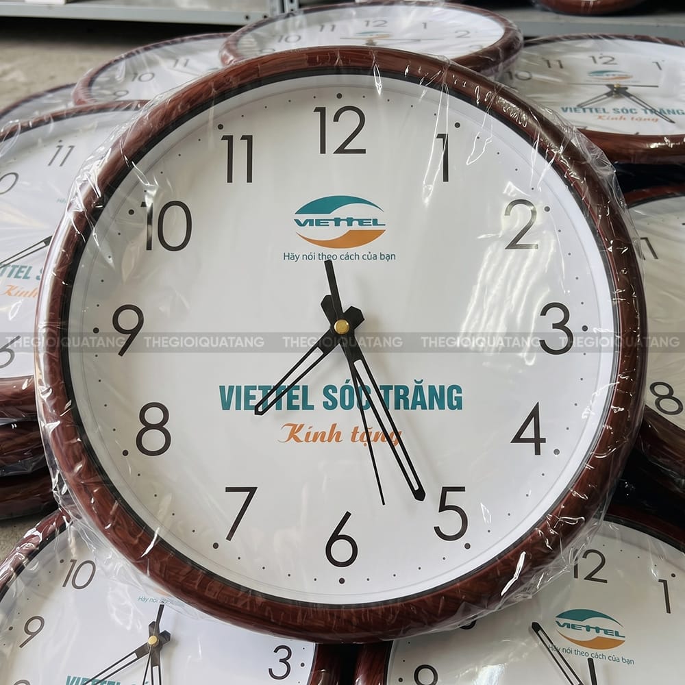 Đồng hồ treo tường quảng cáo trong logo Viettel Sóc Trăng 5