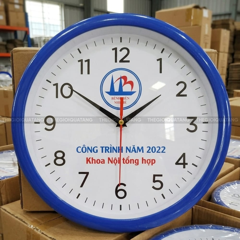 Đồng hồ treo tường tròn in logo Khoa Nội Tổng Hợp 2