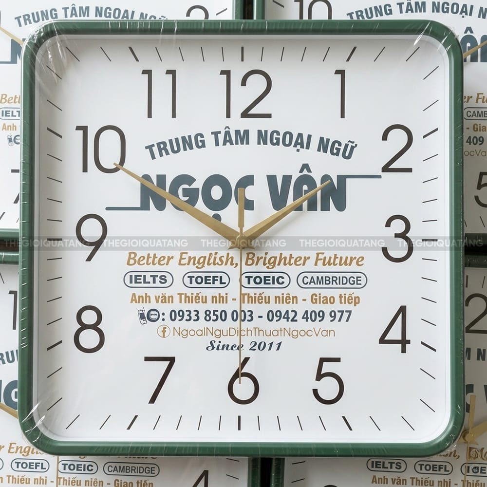 Đồng hồ treo tường vuông đẹp tinh tế 4