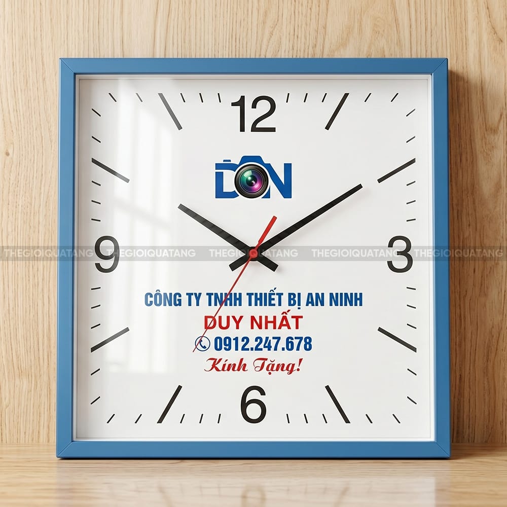 Đồng hồ treo tường vuông máy kim trôi bền bỉ 1
