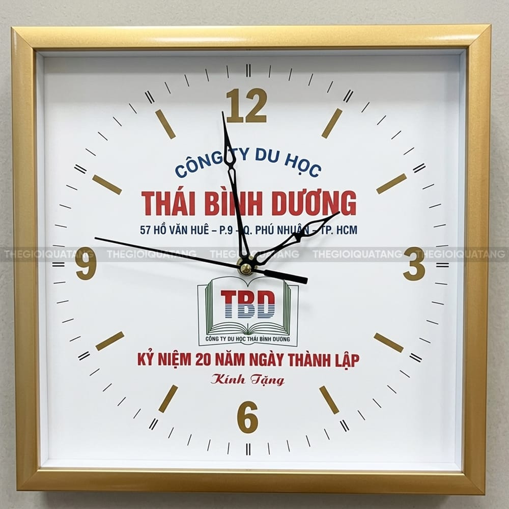Đồng hồ treo tường vuông tiết kiệm chi phí 4