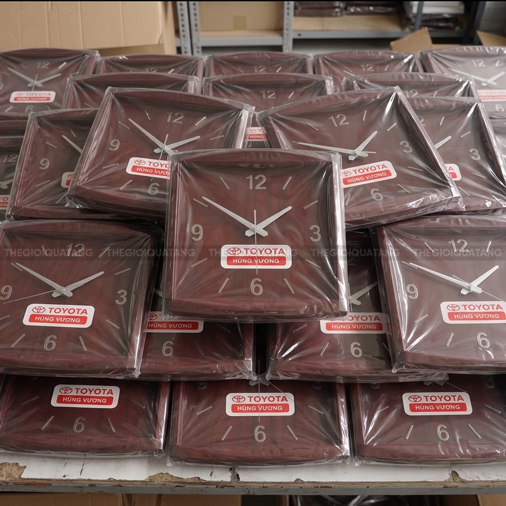 Gia công đồng hồ treo tường vuông giá rẻ 2