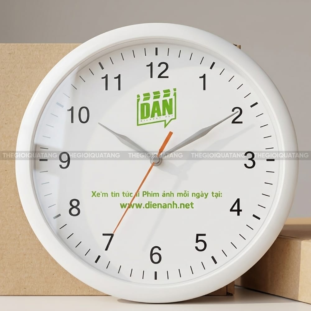 In logo lên đồng hồ treo thương hiệu DAN 4