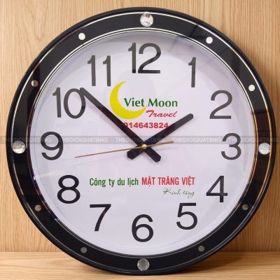 In logo lên đồng hồ treo thương hiệu VietmonTravel 1