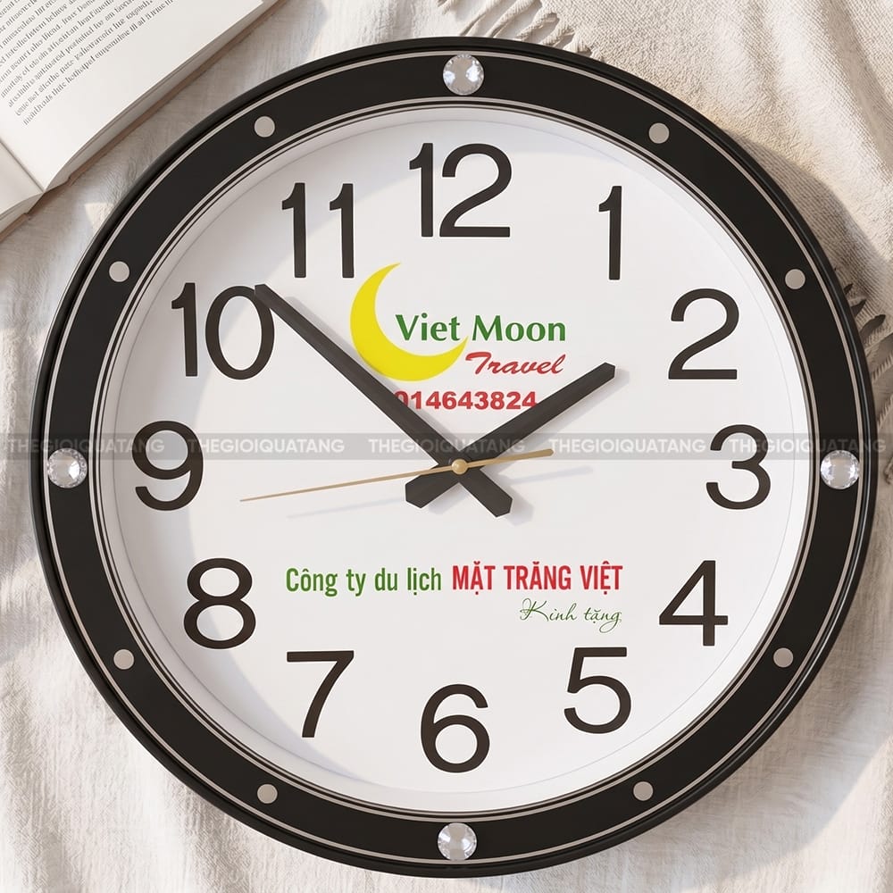 In logo lên đồng hồ treo thương hiệu VietmonTravel 3