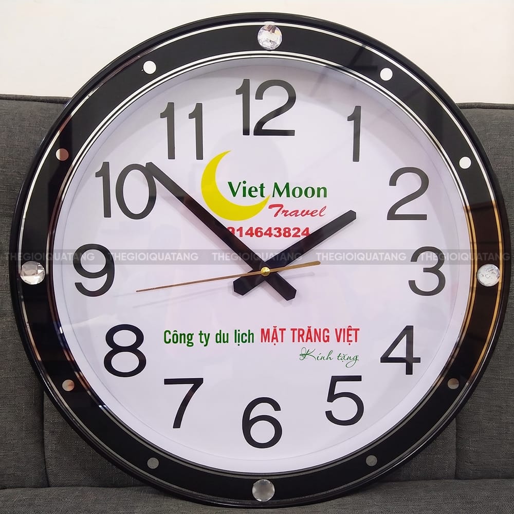 In logo lên đồng hồ treo thương hiệu VietmonTravel 4