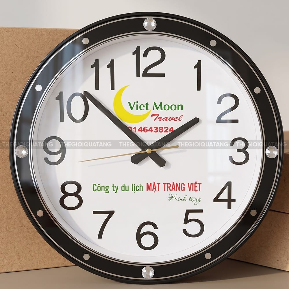 In logo lên đồng hồ treo thương hiệu VietmonTravel 5