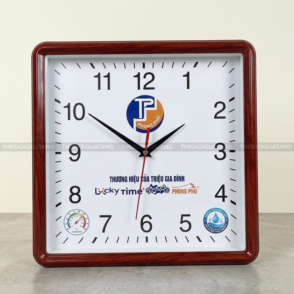 Làm đồng hồ treo tường vuông in logo thương hiệu 4